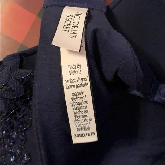 NWT Victoria’s Secret body by Victoria bra 34DD - Picture 2 of 4